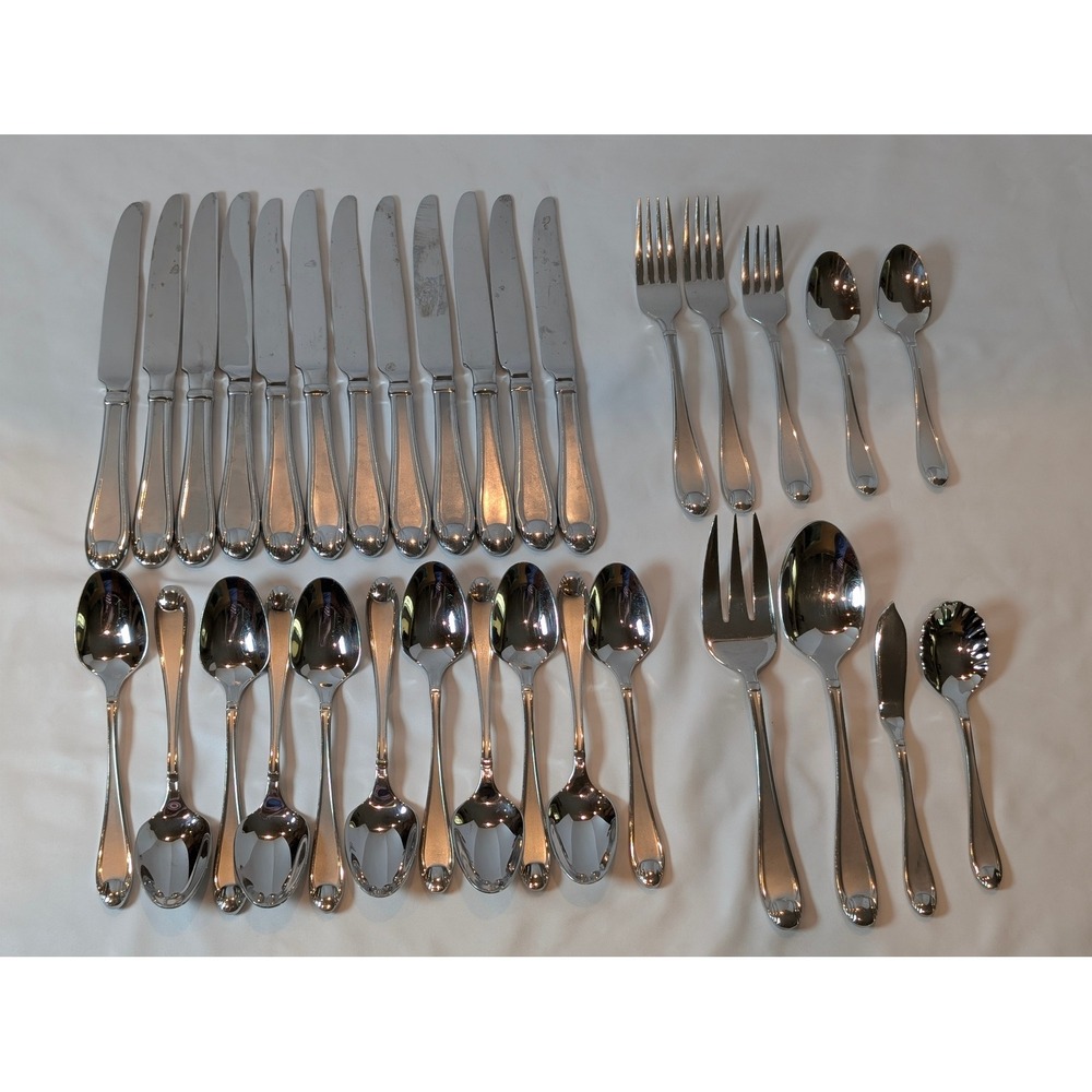 Oneida Silver Satin Garnet 18/10 Stainless Flatware Set 32 Random Pieces